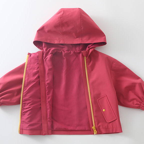 Trendige Windjacke mit Kapuze für Kinder