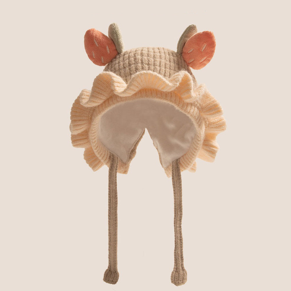 Gorro de bebé con orejeras de punto y ribete de encaje, cálido y adorable.